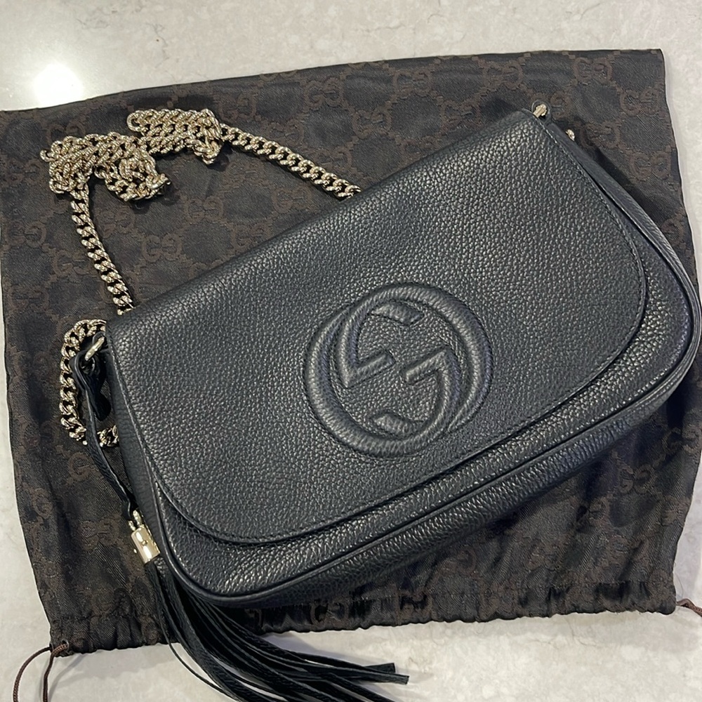 Selling Authentic black Gucci Soho Crossbody